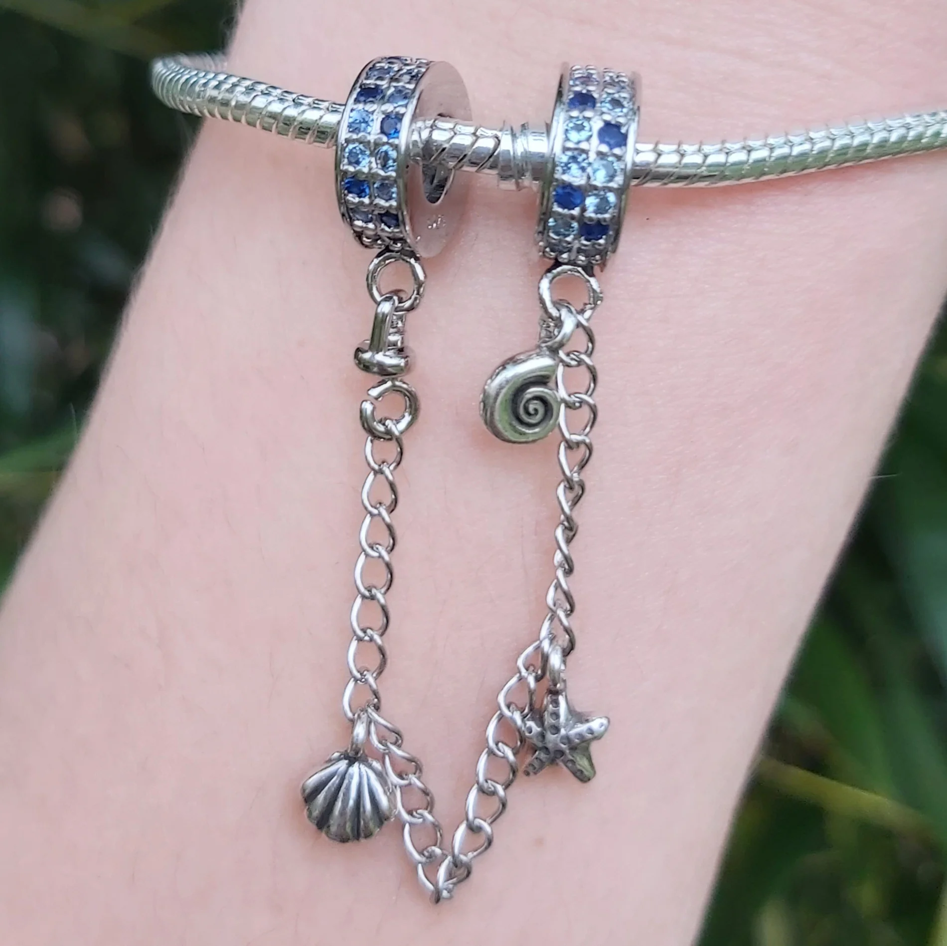 Shell Chain Charm and Blue Details – Marine Softness and Elegance - Image 2